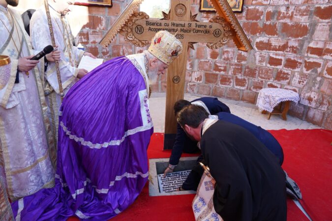 Moment de suflet la Potlogi: A fost pusă piatra de temelie a noii biserici din Românești