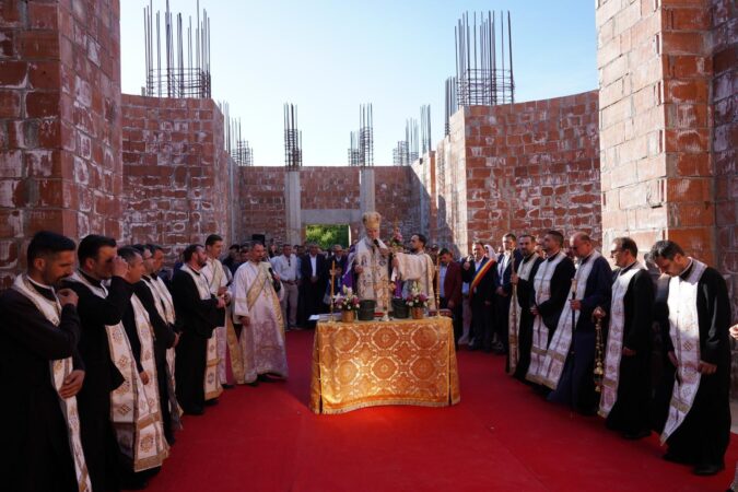 Moment de suflet la Potlogi: A fost pusă piatra de temelie a noii biserici din Românești