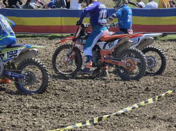 Motocros de nivel național, spectacol și adrenalină pe traseul de la Sângeriș