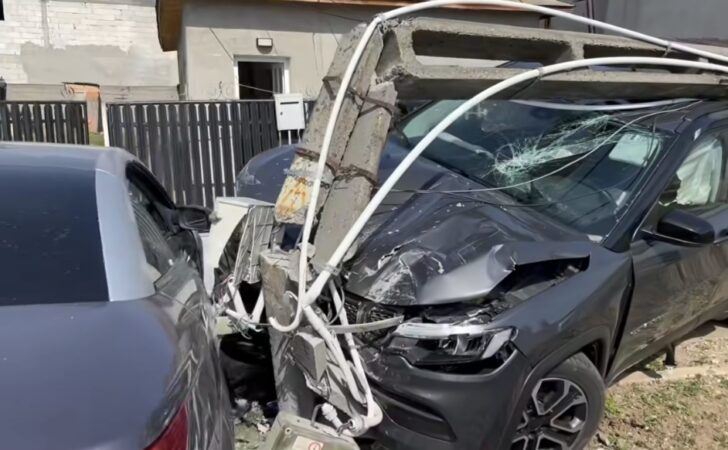 Pericol de explozie la Ulmi: Mașină scăpată de sub control, impact cu o conductă de gaze