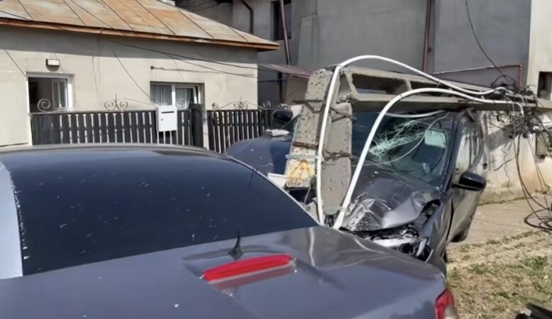 Pericol de explozie la Ulmi: Mașină scăpată de sub control, impact cu o conductă de gaze