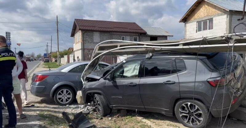 Pericol de explozie la Ulmi: Mașină scăpată de sub control, impact cu o conductă de gaze