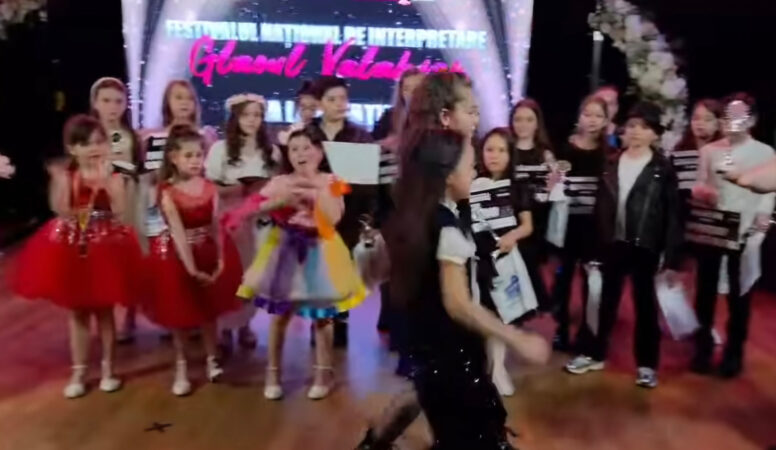 Peste 300 de tineri artiști au strălucit la Festivalul Național „Glasul Valahiei”, la Târgoviște