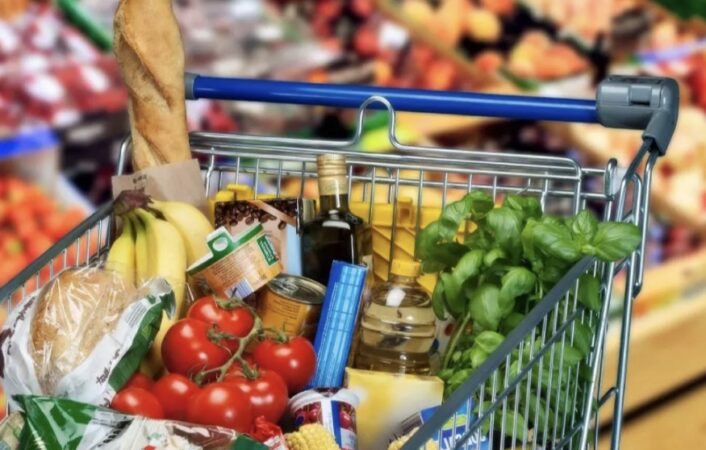  Plafonarea adaosurilor comerciale la alimente, susținută în Parlament