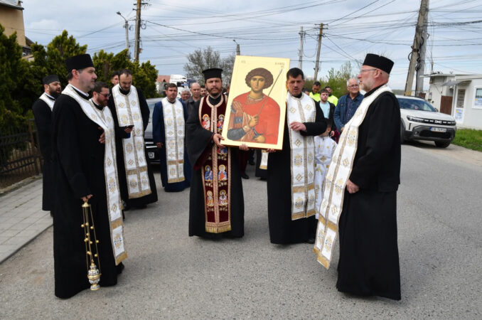 Procesiune impresionantă de Sfântul Gheorghe la Răcari, comunitatea unită în rugăciune și tradiție