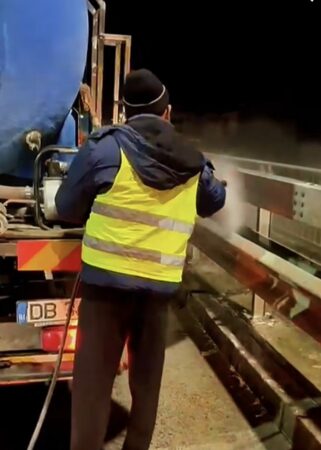 Târgoviște, luna curățeniei: Primăria intensifică lucrările de igienizare a podurilor și pasajelor rutiere 