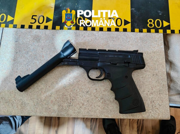 41 DE PERCHEZIȚII: Rețea de arme ilegale, destructurată