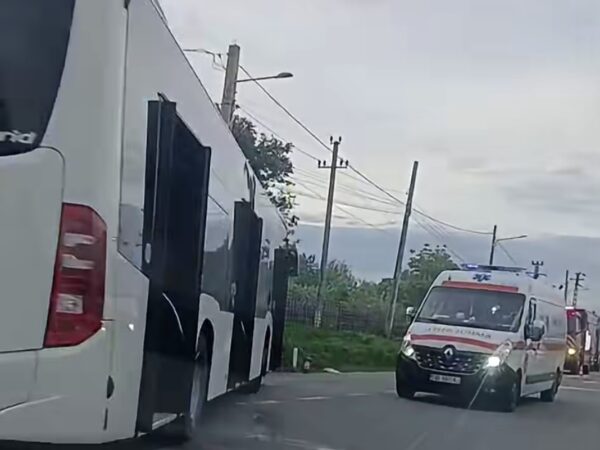 Accident grav în Aninoasa pe DN 71: coliziune între un autobuz și un autoturism Accident grav în Aninoasa pe DN 71: coliziune între un autobuz și un autoturism