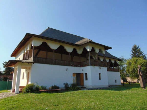 Ateliere educaționale gratuite la Muzeul Tiparului și al Cărții Românești Vechi, în cadrul Zilelor Județului Dâmbovița Ateliere educaționale gratuite la Muzeul Tiparului și al Cărții Românești Vechi, în cadrul Zilelor Județului Dâmbovița