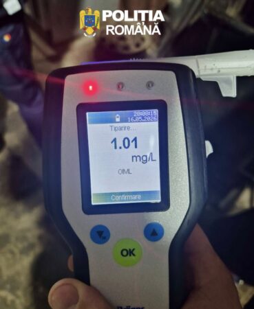 BĂRBAT AFLAT SUB INFLUENȚA ALCOOLULUI, IMPLICAT ÎNTR-UN ACCIDENT RUTIER SOLDAT CU PAGUBE MATERIALE BĂRBAT AFLAT SUB INFLUENȚA ALCOOLULUI, IMPLICAT ÎNTR-UN ACCIDENT RUTIER SOLDAT CU PAGUBE MATERIALE
