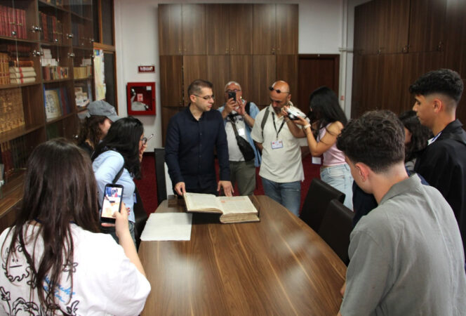 Biblioteca Județeană Dâmbovița, gazdă pentru elevi și profesori din Istanbul Biblioteca Județeană Dâmbovița, gazdă pentru elevi și profesori din Istanbul