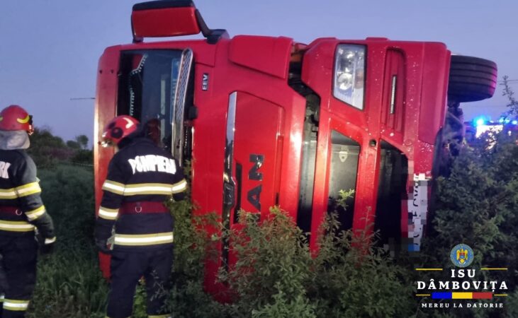 CLIPE DE GROAZĂ PE DN 72, LA SĂCUENI. CAMION RĂSTURNAT, O VICTIMĂ TRANSPORTATĂ LA SPITAL
