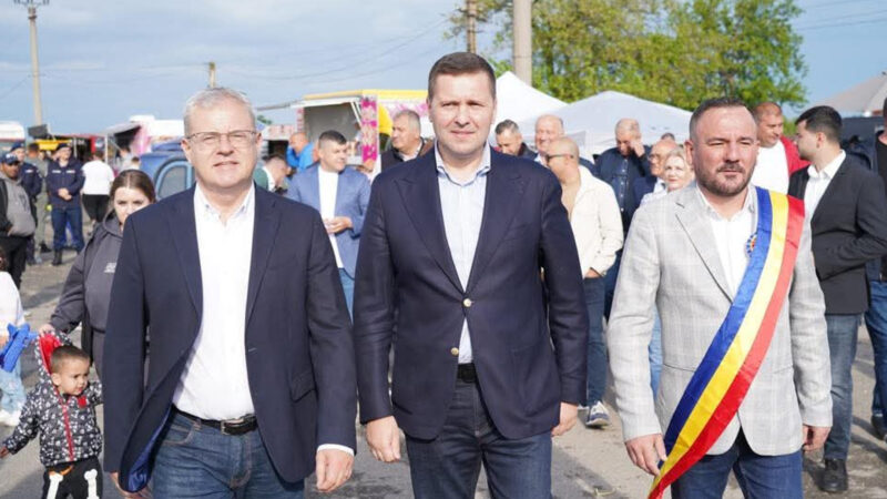Corneliu Ștefan, președintele CJ Dâmbovița, alături de comunitatea din Gura Șuții