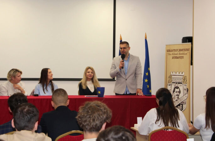Elevii din Târgoviște, premiați la concursul „EU și UE – cetățenie europeană activă”