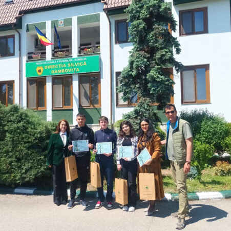 Etapa județeană a concursului „Tineri în pădurile Europei”, desfășurată la Direcția Silvică Dâmbovița Etapa județeană a concursului „Tineri în pădurile Europei”, desfășurată la Direcția Silvică Dâmbovița