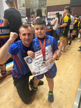 Generație de aur la Răcari: două titluri mondiale la Freestyle Kickboxing