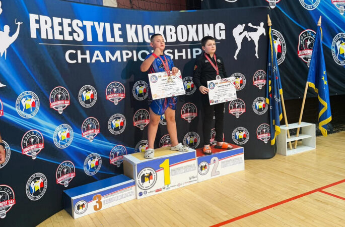 Generație de aur la Răcari: două titluri mondiale la Freestyle Kickboxing Generație de aur la Răcari: două titluri mondiale la Freestyle Kickboxing