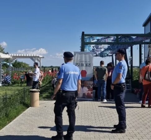 „Grădina cu bujori”, sărbătoare a tradiției și frumuseții, sub protecția jandarmilor dâmbovițeni