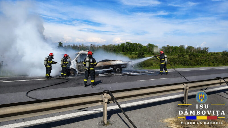 Incendiu pe autostrada A1: autoutilitară cuprinsă de flăcări, trafic blocat complet