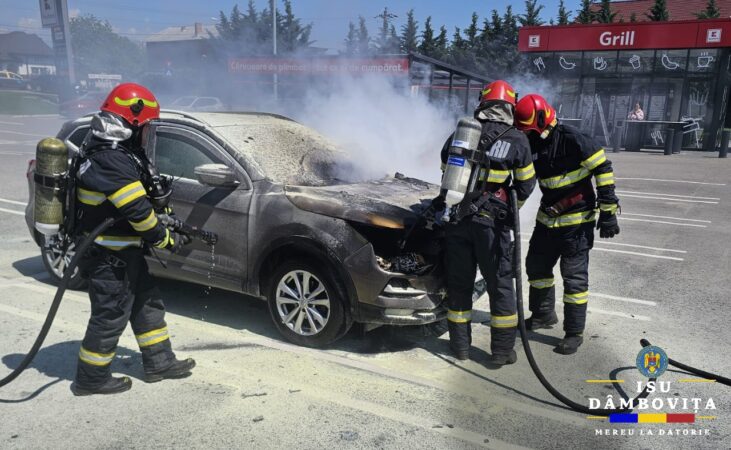 Incendiu la un autoturism în Târgoviște, pe strada Magrini Incendiu la un autoturism în Târgoviște, pe strada Magrini