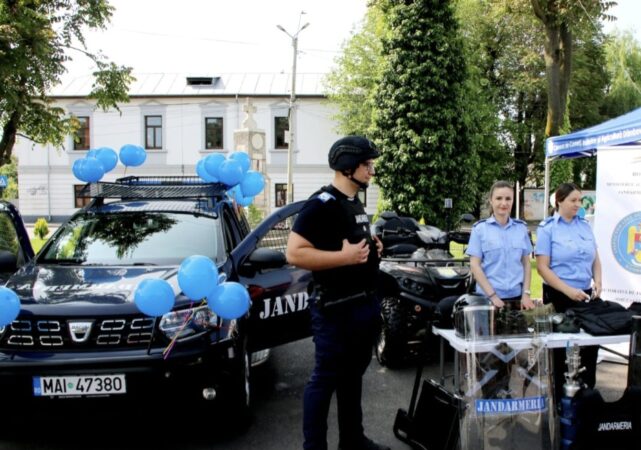 Jandarmeria și Poliția Dâmbovița îi invită pe cei mici de 1 Iunie la o experiență interactivă la Târgoviște! Jandarmeria și Poliția Dâmbovița îi invită pe cei mici de 1 Iunie la o experiență interactivă la Târgoviște!