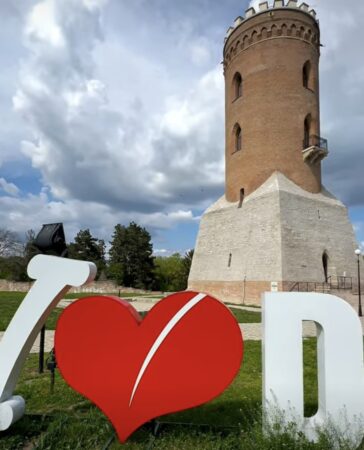 Județul Dâmbovița, tot mai atractiv pentru turiști: creștere de aproape 5% în 2025 și un salt spectaculos al vizitatorilor străini Județul Dâmbovița, tot mai atractiv pentru turiști: creștere de aproape 5% în 2025 și un salt spectaculos al vizitatorilor străini