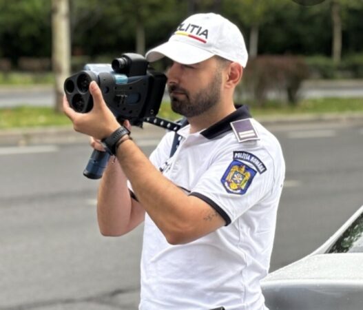 Moped electric neînregistrat, descoperit în trafic la Târgoviște: șoferul are 87 de ani Moped electric neînregistrat, descoperit în trafic la Târgoviște: șoferul are 87 de ani