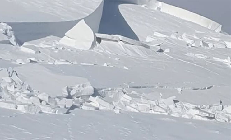Munții Bucegi, sub alertă maximă: risc major de avalanșă, turiștii avertizați să evite zonele periculoase