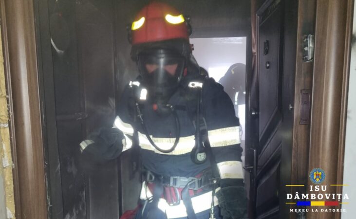 Panică într-un bloc din Târgoviște după un incendiu izbucnit într-un apartament 