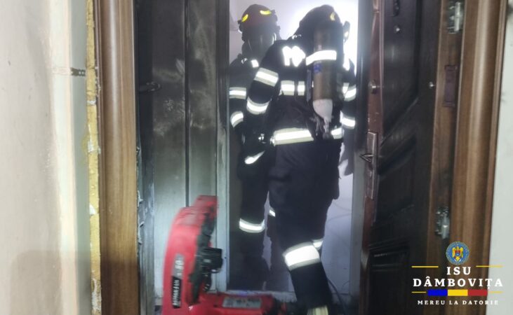 Panică într-un bloc din Târgoviște după un incendiu izbucnit într-un apartament 