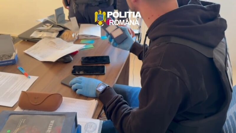 Percheziții în Dâmbovița: Peste 100 de persoane ar fi fost păcălite prin anunțuri false de cazare