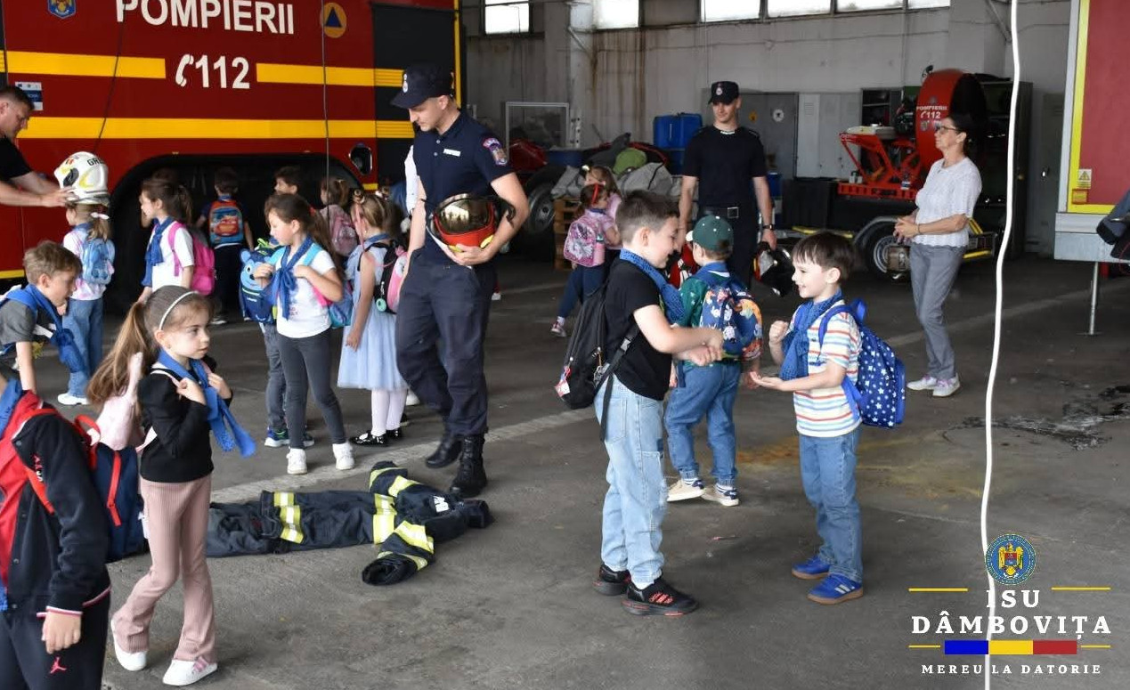 Zâmbete, curiozitate și lecții de curaj la Detașamentul de Pompieri Târgoviște