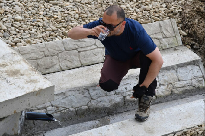 Povestea care curge de aproape 400 de ani la Ghimpați! „Fântâna Fetii”, readusă la viață
