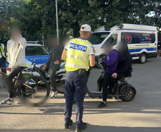 Siguranța bicicliștilor și a utilizatorilor de trotinete electrice, în atenția polițiștilor dâmbovițeni Siguranța bicicliștilor și a utilizatorilor de trotinete electrice, în atenția polițiștilor dâmbovițeni