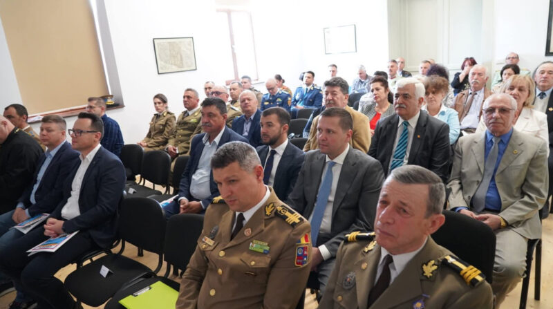 Simpozion dedicat Zilei Eroilor: omagiu adus celor care au scris istoria României prin sacrificiu Simpozion dedicat Zilei Eroilor: omagiu adus celor care au scris istoria României prin sacrificiu