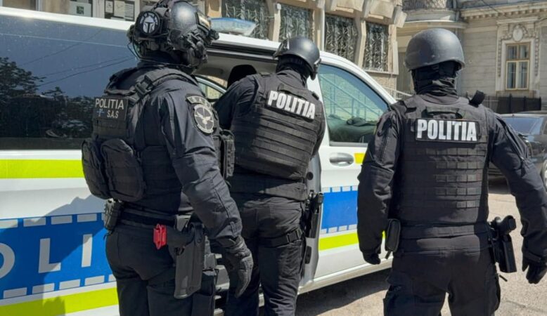 TÂNĂR URMĂRIT LA NIVEL INTERNAȚIONAL DEPISTAT DE POLIȚIȘTII DÂMBOVIȚENI TÂNĂR URMĂRIT LA NIVEL INTERNAȚIONAL DEPISTAT DE POLIȚIȘTII DÂMBOVIȚENI