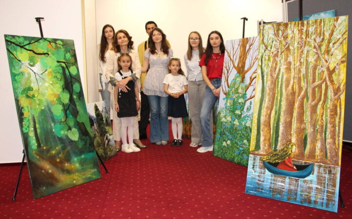 Vernisaj de artă la Târgoviște: „Copilăria cea mai frumoasă culoare – Fragmente de lumină și joacă” Vernisaj de artă la Târgoviște: „Copilăria cea mai frumoasă culoare – Fragmente de lumină și joacă”