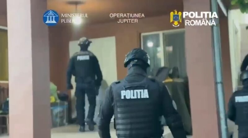 62 de percheziții într-un dosar de furt calificat de produse petroliere