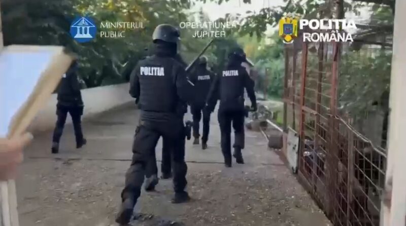 62 de percheziții într-un dosar de furt calificat de produse petroliere