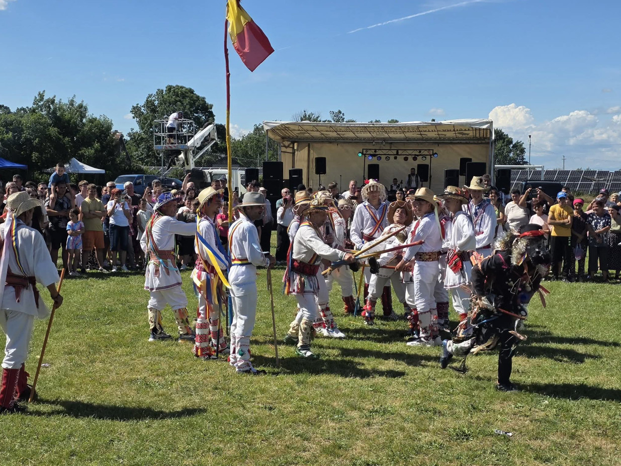 „Dealul Prieteniei” și Festivalul Călușarilor, sărbători ale tradiției în județul Dâmbovița