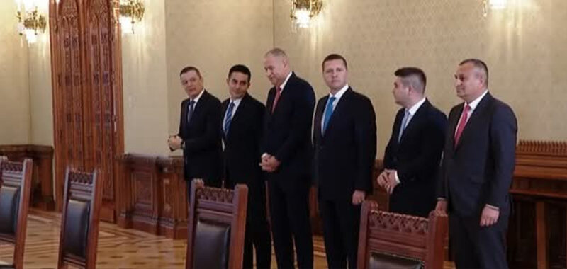Eugen Tomac începe consultările pentru formarea noului Guvern: negocieri decisive cu PSD, PNL și USR Eugen Tomac începe consultările pentru formarea noului Guvern: negocieri decisive cu PSD, PNL și USR