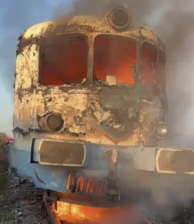 Incendiu la o locomotivă în Găești: intervenție rapidă a pompierilor