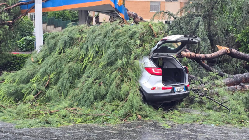 ISU Dâmbovița avertizează: Respectați măsurile de siguranță pe durata fenomenelor meteo periculoase