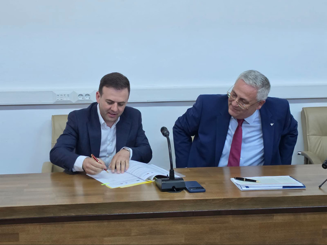 Investiție majoră pentru viitorul copiilor din Răzvad! Primarul Emanuel Spătaru a semnat contractul de finanțare pentru construirea unei creșe moderne