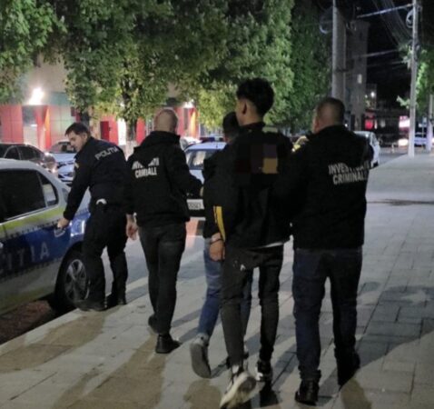 Jafuri ca în filme la Voinești, Șotânga, Ulmi și Târgoviște și escapade cu mașini neînmatriculate Jafuri ca în filme la Voinești, Șotânga, Ulmi și Târgoviște și escapade cu mașini neînmatriculate