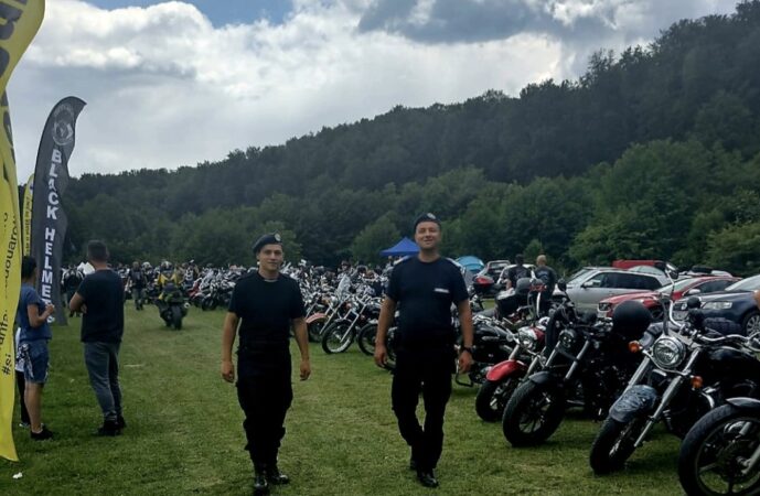 Jandarmii dâmbovițeni, mobilizați pentru un weekend plin de evenimente în județ Jandarmii dâmbovițeni, mobilizați pentru un weekend plin de evenimente în județ