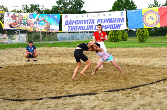 LUPTE PE PLAJĂ LA TÂRGOVIȘTE: ENERGIE, SPIRIT DE ECHIPĂ ȘI PERFORMANȚĂ LUPTE PE PLAJĂ LA TÂRGOVIȘTE: ENERGIE, SPIRIT DE ECHIPĂ ȘI PERFORMANȚĂ