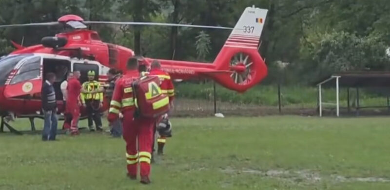 PERSOANĂ SALVATĂ DINTR-O VIITURĂ CU ELICOPTERUL: INTERVENȚIE COMPLEXĂ A ISU DÂMBOVIȚA ȘI IGAV