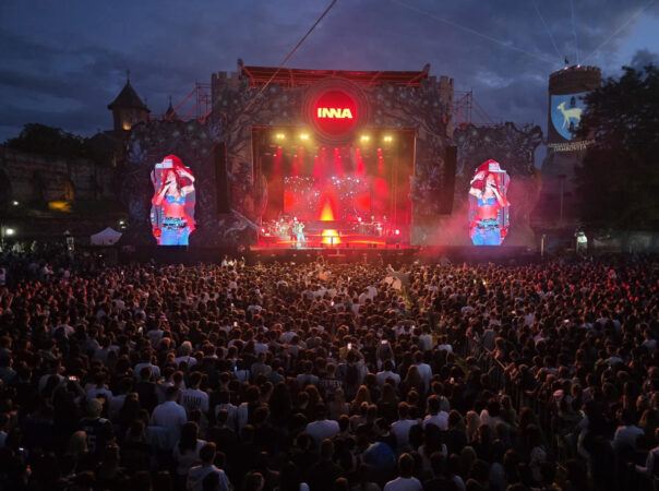 PUYA, DELIRIC și INNA au făcut show la Zilele Județului Dâmbovița PUYA, DELIRIC și INNA au făcut show la Zilele Județului Dâmbovița