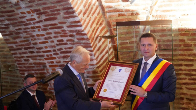 Președintele CJ Dâmbovița, Corneliu Ștefan, a acordat titlul de Cetățean de Onoare al Județului lui Theodor Stolojan